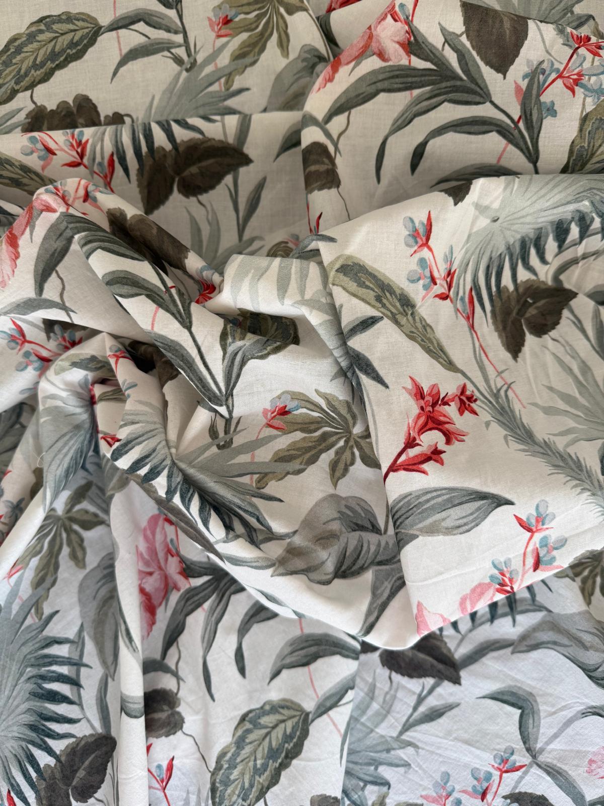 Tissu en mousseline de coton avec imprimé botanique