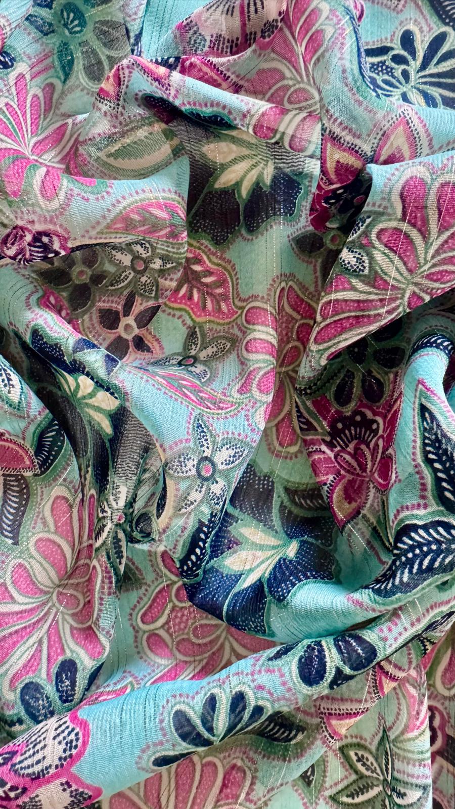 Tessuto in lurex di poliestere con stampa floreale batik