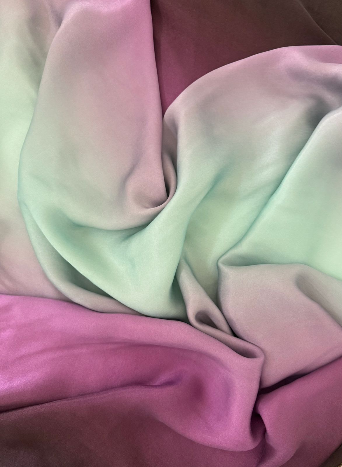 tessuto in cupro sfumato verde menta viola
