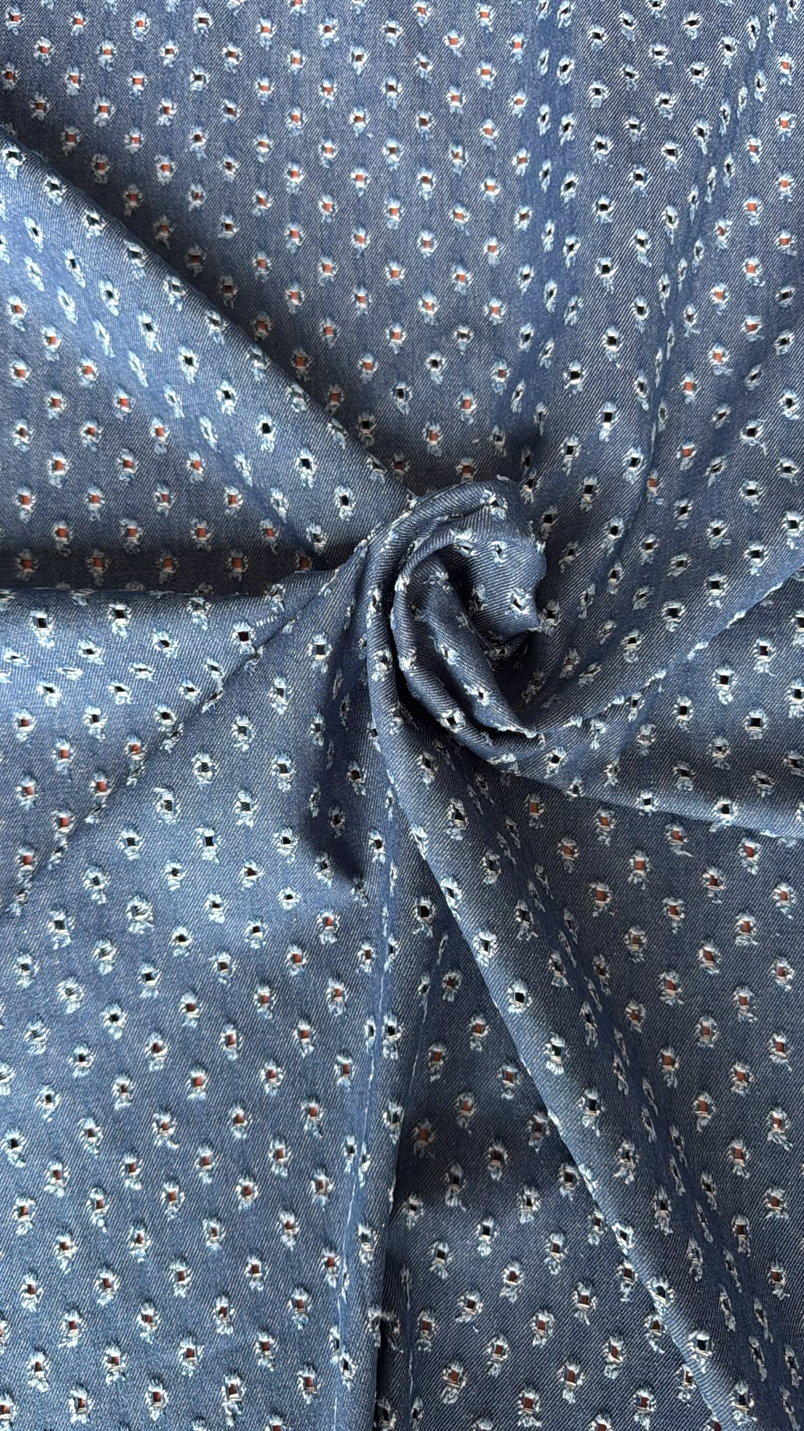 Denim effetto buco